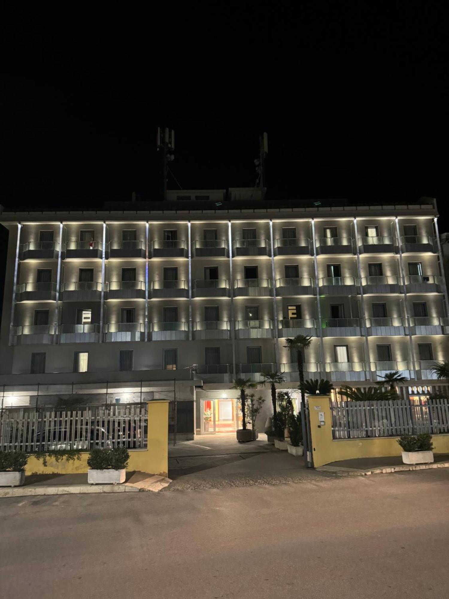רוזארנו Hotel Vittoria מראה חיצוני תמונה
